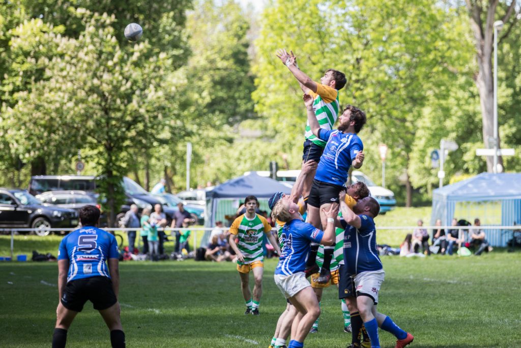 Wir wachsen! Unser Rugby Team jetzt mit einer „Old-Boys Mannschaft“, die Silver-Tigers.