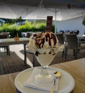 eis auf der terrasse