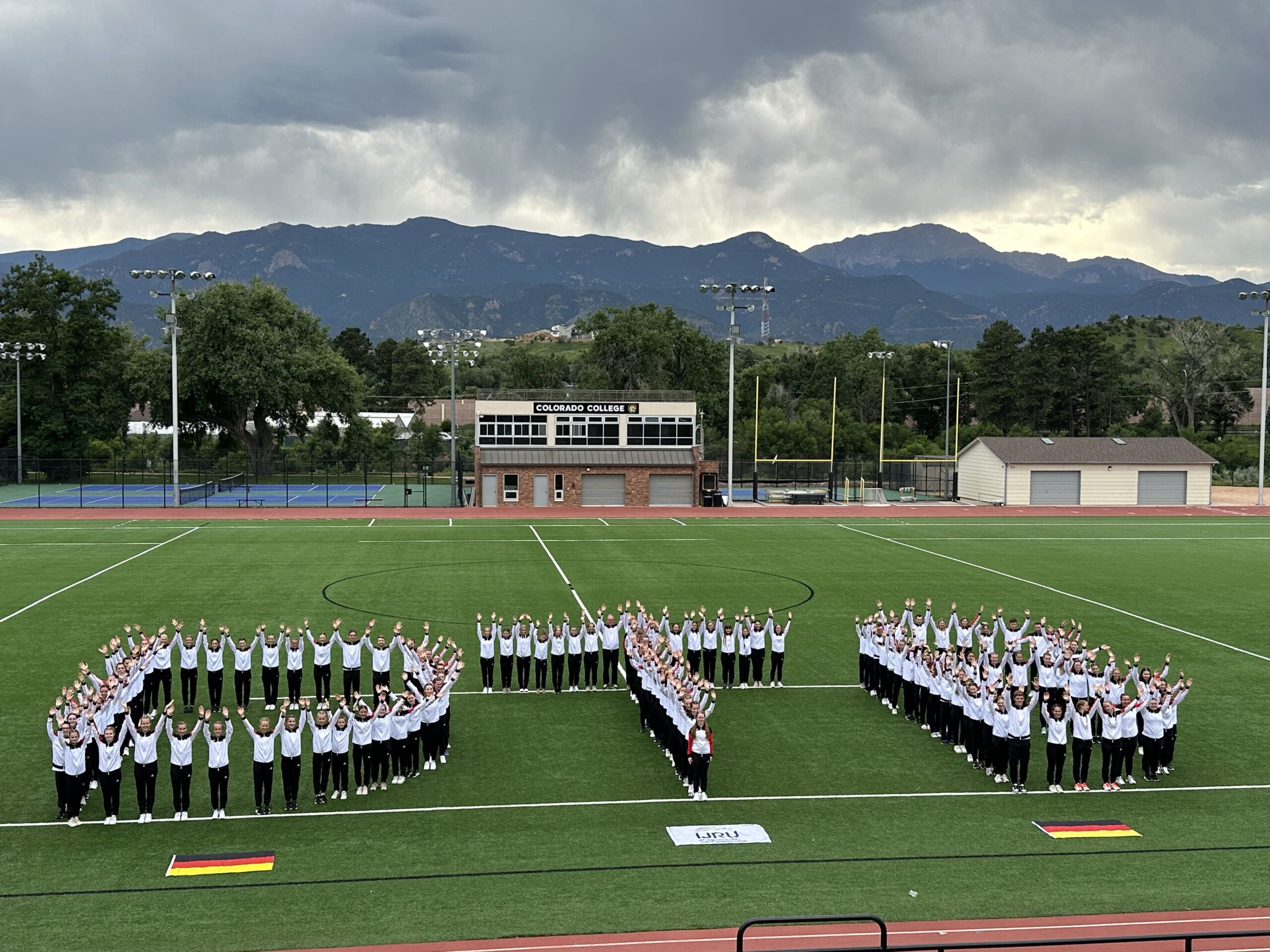 DTB – Die deutsche Delegation auf dem Rasen des Colorado College