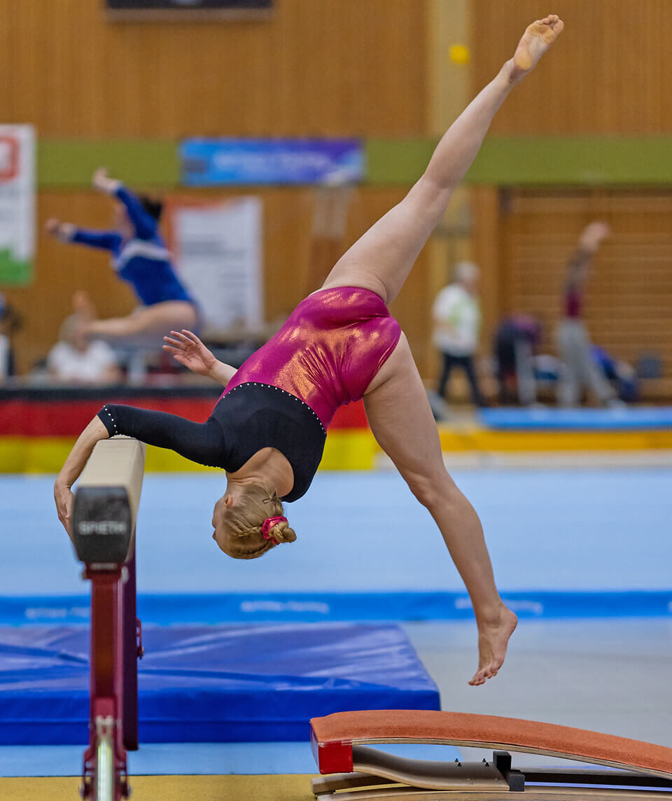 Annika Jooss bei ihrem Aufgang am Schwebebalken