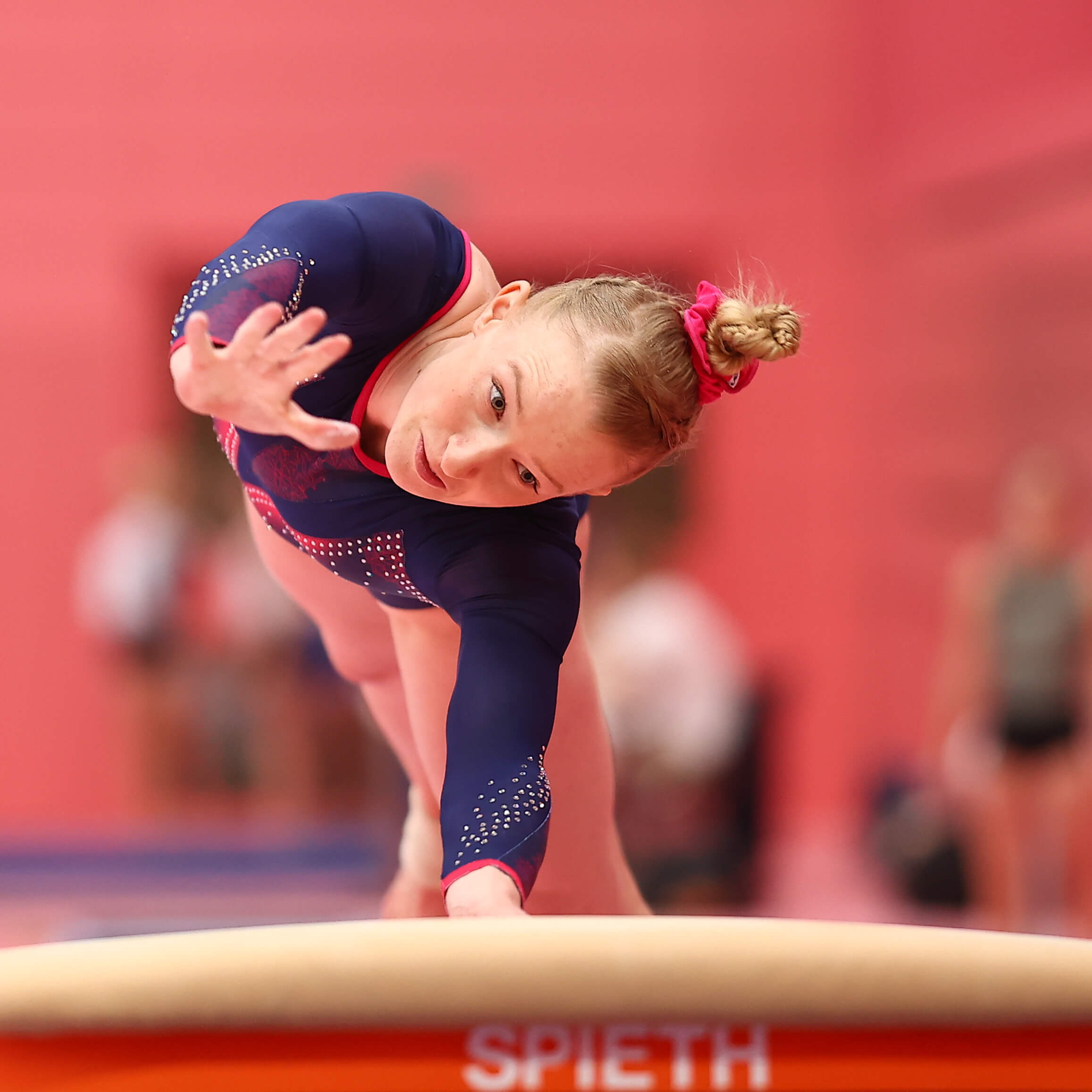 Annika Jooss beim Tsukahara am Sprung