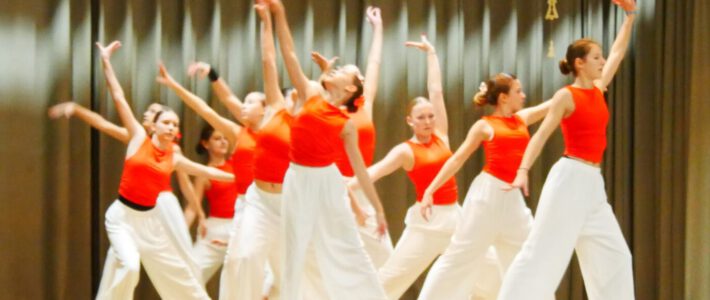 Turnerinnen zeigen tolle Auftritte beim Adventsnachmittag Turnerinnen zeigen tolle Auftritte beim Adventsnachmittag